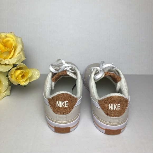 Nike Youth Yellow Sneakers - Picture 4 of 6